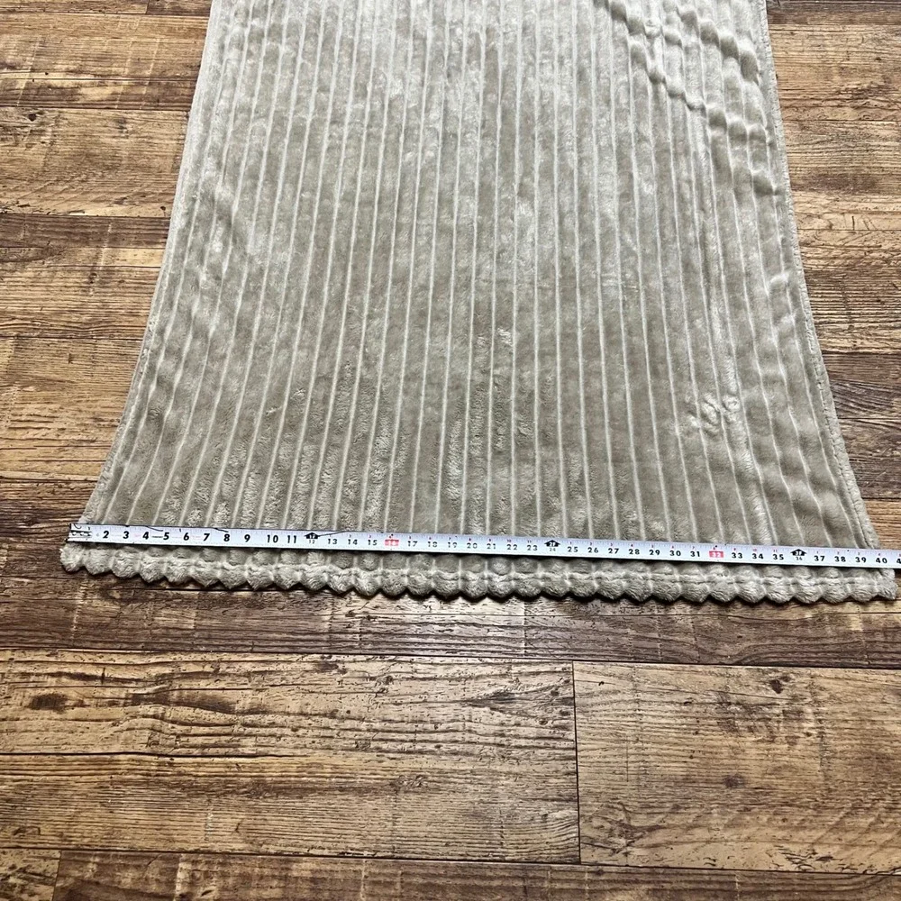 Rustic Rooster Plush Ribbed Lap Blanket Toddler Baby Throw tan gray color soft